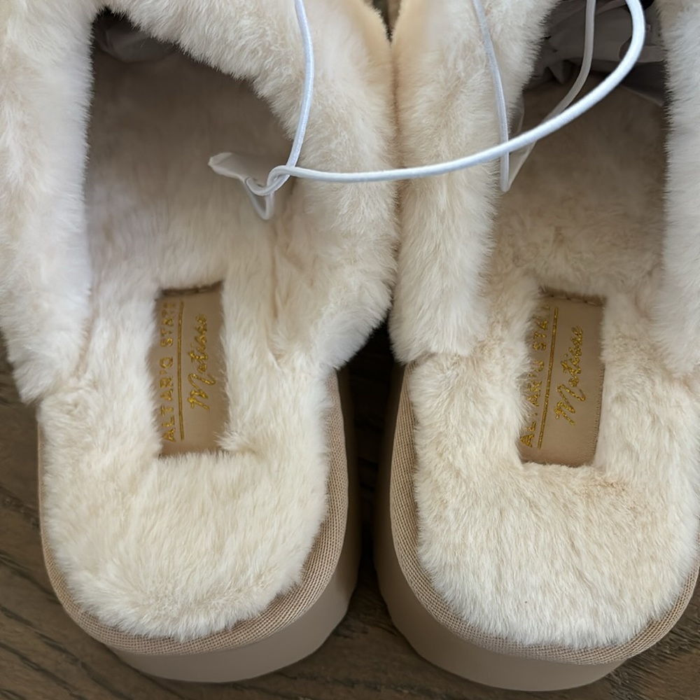 Altar’d State slipper - NEW - Picture 6 of 9